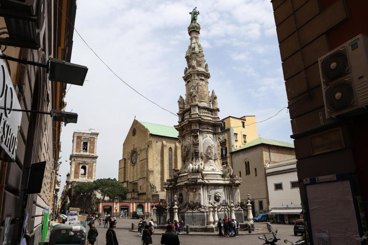 Shabby Chic Apartment In The Vibrant City Center Napoli Bagian luar foto