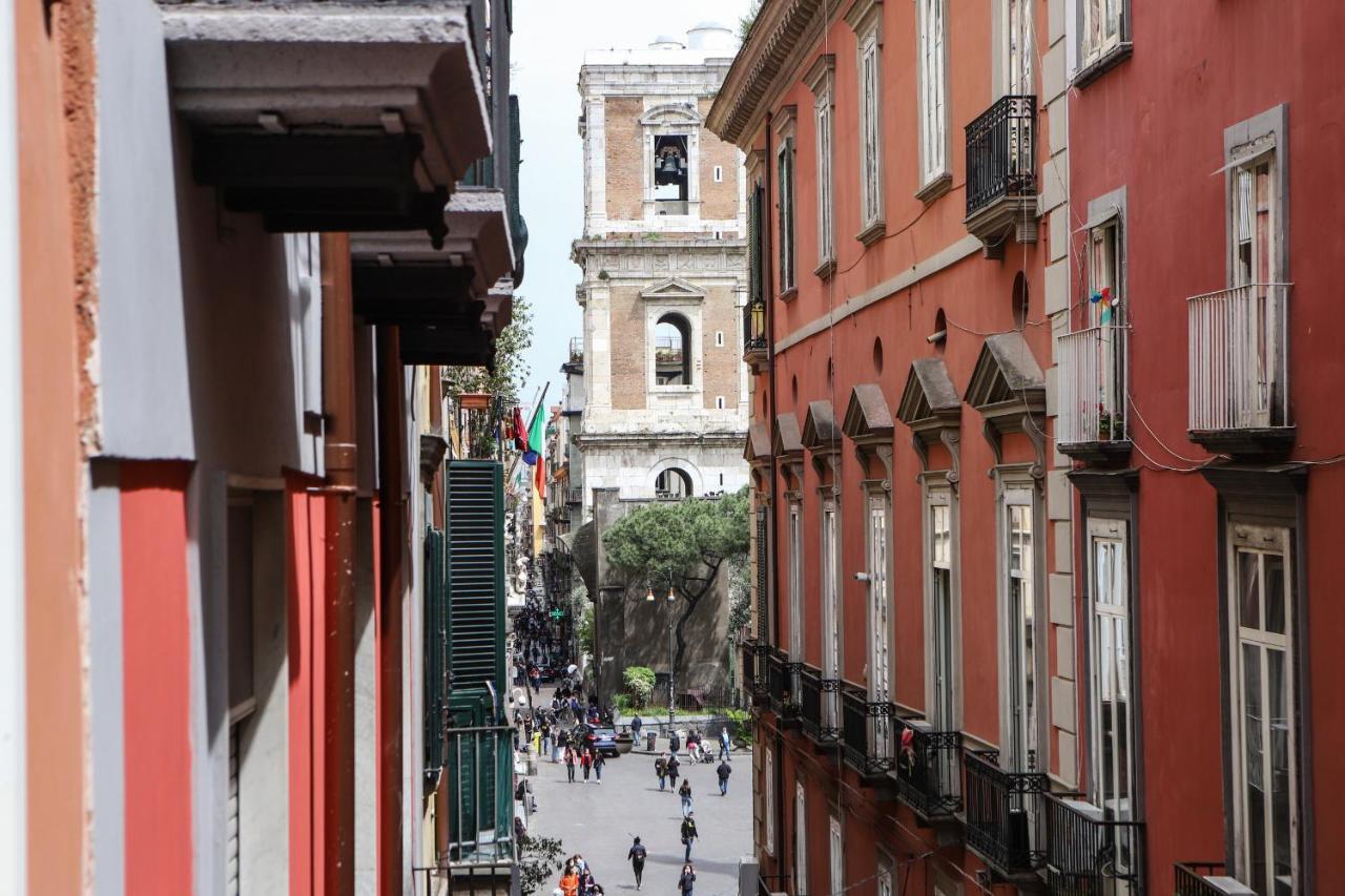 Shabby Chic Apartment In The Vibrant City Center Napoli Bagian luar foto